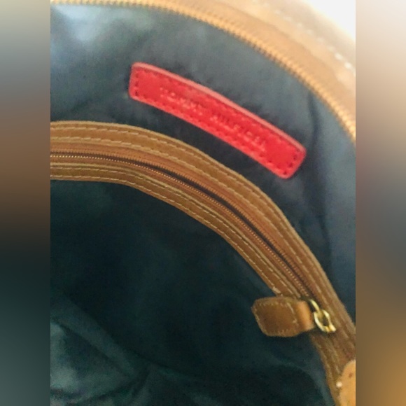 Tommy Hilfiger Crossbody - Picture 3 of 8
